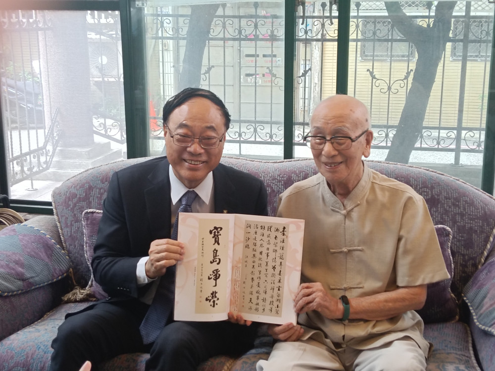 臺灣港務公司重陽送暖！董事長親訪3位百歲退休港務人　致敬半世紀奉獻