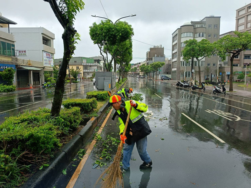 「薔琵」颱風來襲 桃園環保局全面動員投入環境清理  加速恢復市容並籲落實登革熱防治