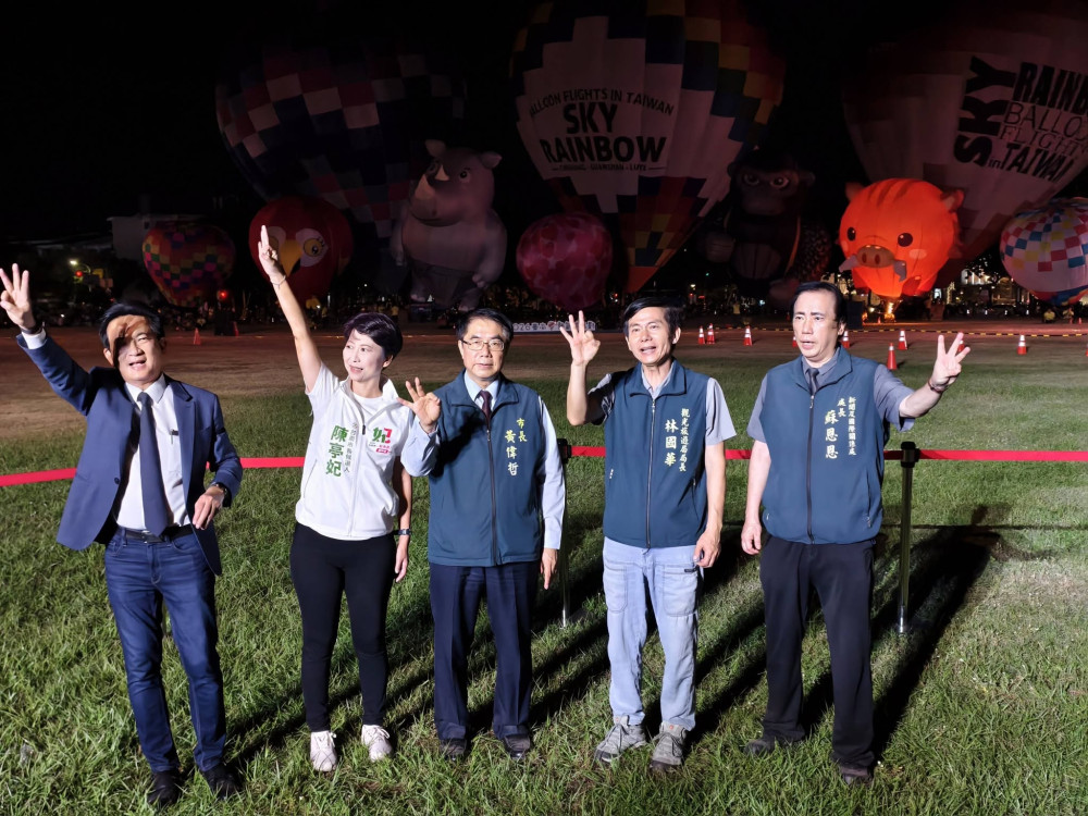 台南熱氣球派對首日湧入6.8萬人次　光雕無人機點亮府城夜空
