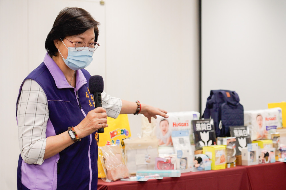 新北發送愛兒包、幼幼包　攜手民間企業陪伴弱勢家戶育兒