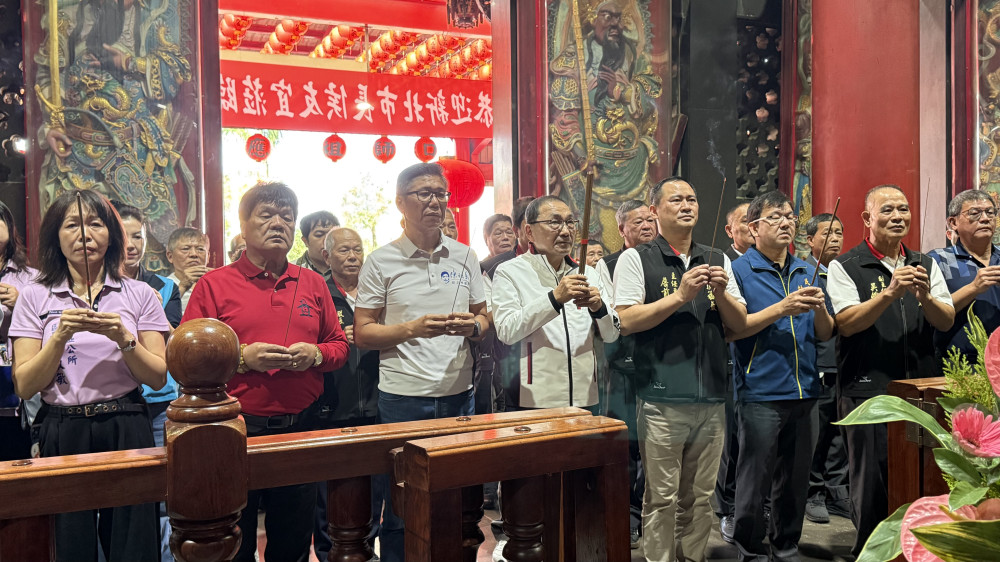林口頂福巖顯應祖師聖誕　侯友宜參香祈福、走訪文物館