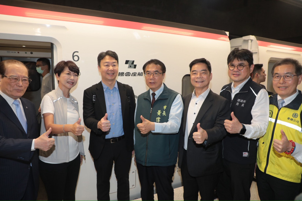 台南鐵路地下化第一階段正式通車　黃偉哲搭首班自強號見證歷史