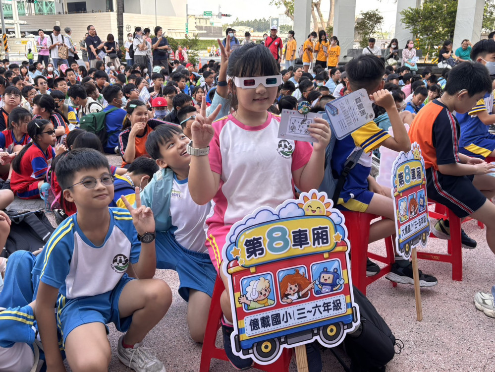 臺灣科普環島列車抵臺南　逾1,200名師生體驗科學樂趣