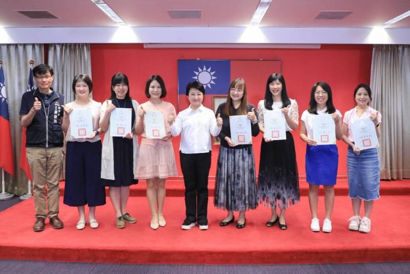 台中幸福施政再加碼 盧秀燕表揚7名績優教師帶職進修